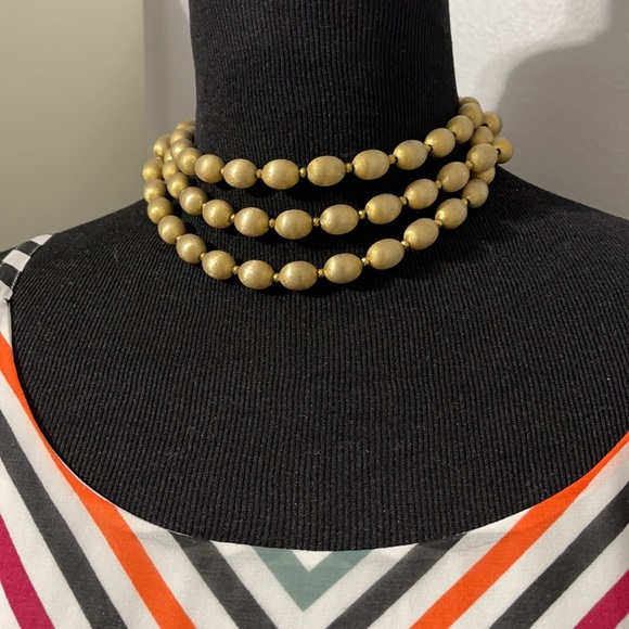 Vintage Trifari Frosted Gold Necklace Excellent! - Picture 3 of 5